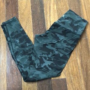 LULULEMON camouflage leggings